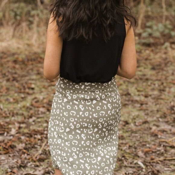 FIGARY SKIRT - CACTUS LEOPARD // Size Large //NWT - Picture 3 of 11